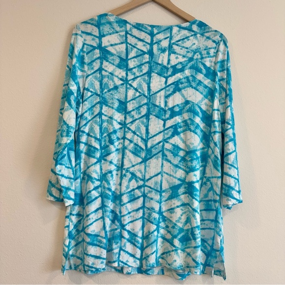 Chico’s Blue and White Patterned Tunic Top Beach Resort V Neck Size 1 M/8 - Picture 2 of 4